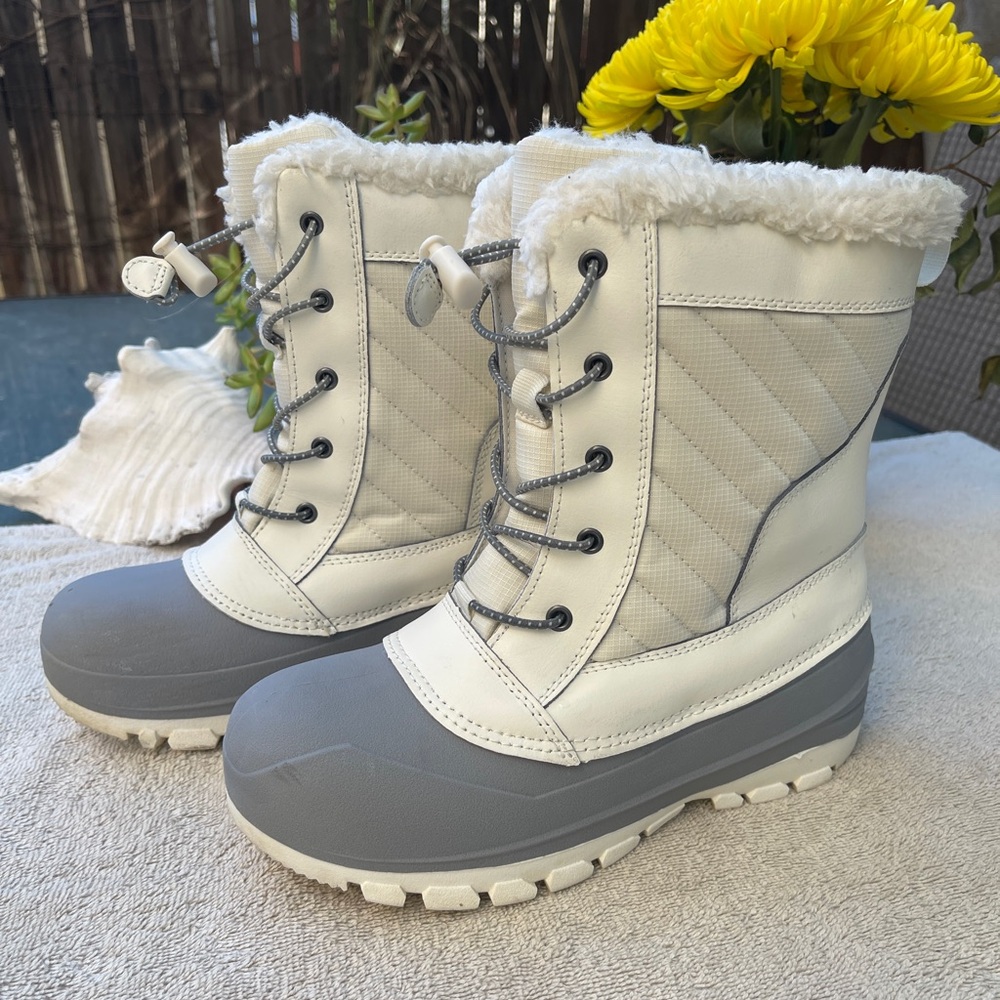 All in motion kids Winter Snow Boots Gray and White faux fur fleece outdoors 4